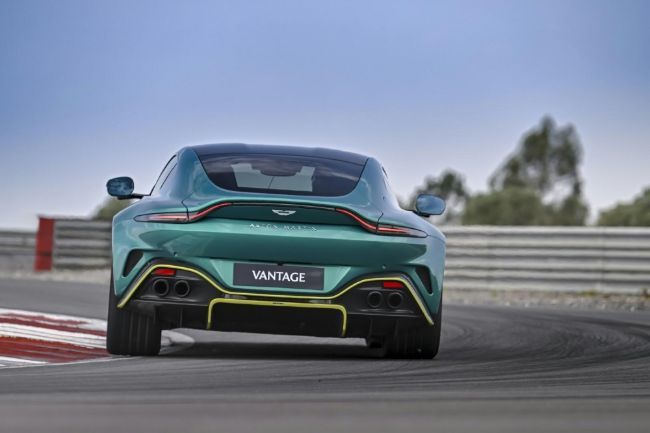 2024/07/Test-Drive-Aston-Martin-Vantage-2024-7.jpg