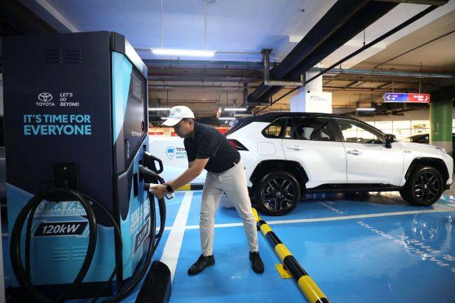 Toyota Tambah Jaringan EV Ultra Fast Charging, Kini Hadir di Gandaria City Toyota Privilege Charging Spot
