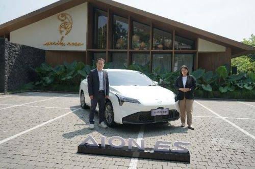 GAC Bawa Aion ES ke Indonesia, Sedan Listrik Murah Bakal Debut di GIIAS GAC Bawa Aion ES ke Indonesia, Sedan Listrik Murah Bakal Debut di GIIAS