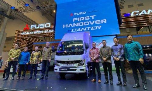 GIIAS 2024: Mitsubishi Fuso Serahkan Unit eCanter Pertama di Indonesia GIIAS 2024: Mitsubishi Fuso Serahkan Unit eCanter Pertama di Indonesia