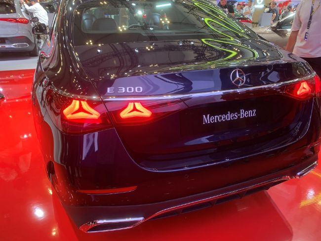 2024/07/Mercedes-Benz-E-300-GIIAS-2024-4.jpeg