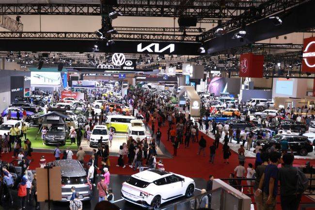 KALEIDOSKOP 2024: 10 Mobil Baru Paling Menarik Perhatian Suasana GIIAS 2024