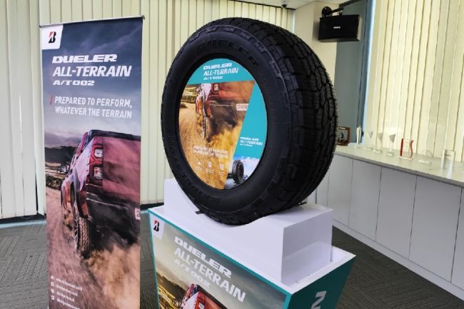 Bridgestone Dueler AT002