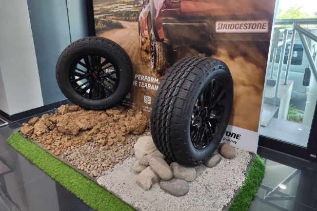 Bridgestone Dueler AT002