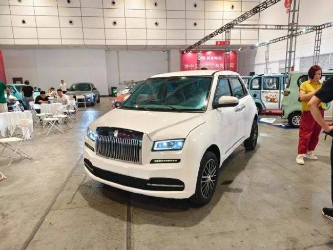 Di Cina Ada Rolls-Royce 'Paket Hemat' Bertenaga Listrik Rolls-Royce Tiruan