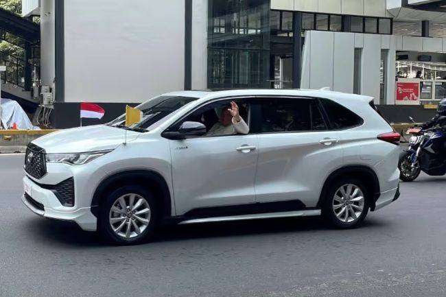 Paus Fransiskus Pilih Keliling Jakarta Naik Toyota Innova Zenix Hybrid, Segini Harganya Paus Fransiskus Naik Toyota Innova Zenix