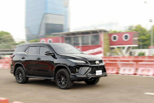 FIRST DRIVE: Toyota Fortuner GR-S 2024, Performa Sama Dengan Fitur Lebih Kaya New Toyota Fortuner