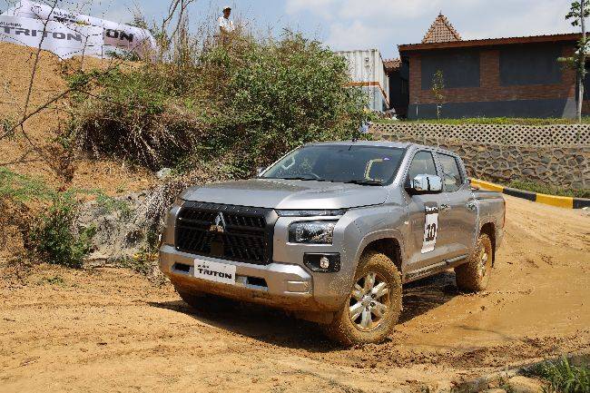 FIRST DRIVE: All New Mitsubishi Triton GLS Bisa Diandalkan Lahap Off-Road Test Drive Mitsubishi Triton