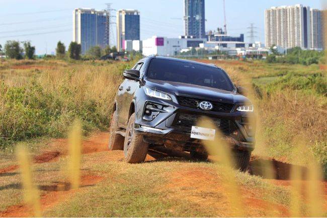 TEST DRIVE: Coba Kemampuan Off-Road Toyota Fortuner 4x4 GR-S Test Drive Toyota Fortuner