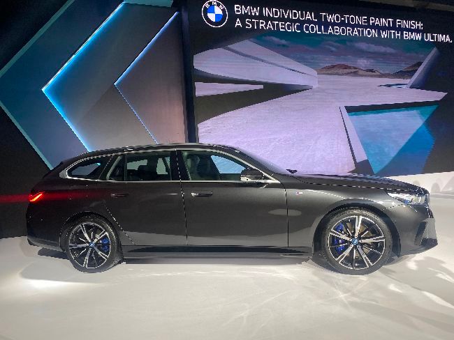 BMW i5 Touring Hadir di Indonesia, Pelopori Station Wagon EV di Kelas ...