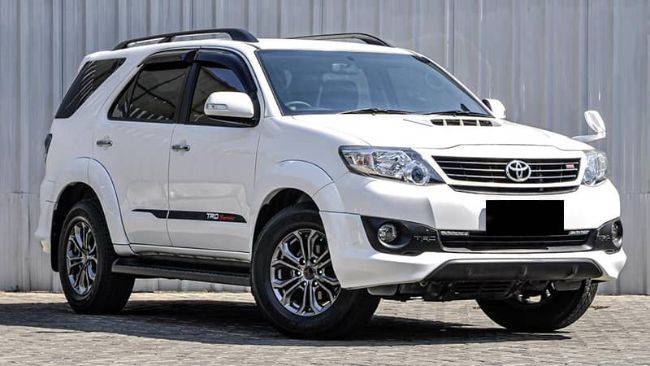 Sudah 19 Tahun di Indonesia, Ini Yang Membuat Toyota Fortuner Jadi SUV Ikonik Toyota Fortuner Generasi 1 (2006)