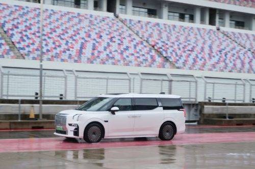 FIRST DRIVE: MPV Listrik Zeekr 009, Bakal Lawan Alphard di Indonesia FIRST DRIVE: MPV Listrik Zeekr 009, Bakal Lawan Alphard di Indonesia