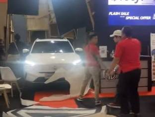 MG ZS EV Meluncur dari Booth di GIIAS Bandung 2024, Jadi Perhatian Serius Penyelenggara MG ZS EV Meluncur dari Booth di GIIAS Bandung 2024, Jadi Perhatian Serius Penyelenggara