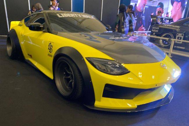 MODIFIKASI: Ini Adalah Nissan Z Pertama Pakai LBWK di Indonesia Modifikasi Nissan Z LBWK