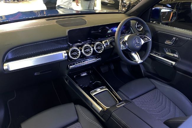 2024/10/Mercedes-Benz-EQB-250-2024-2.jpg