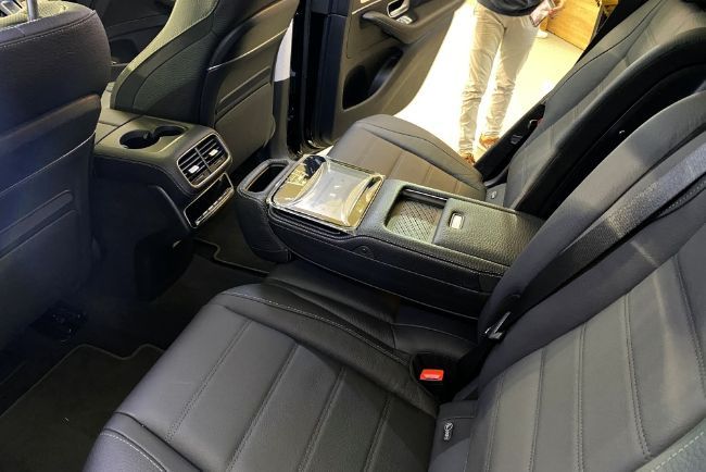 2024/10/Mercedes-Benz-GLS-450-AMG-Line-2024-3.jpg