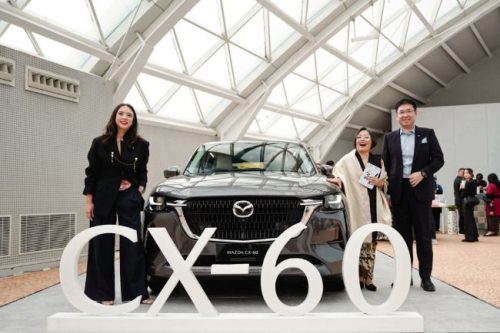 Mazda CX-60 Ikut Tebar Pesona di Jakarta Fashion Week 2025 Mazda CX-60 Ikut Tebar Pesona di Jakarta Fashion Week 2025