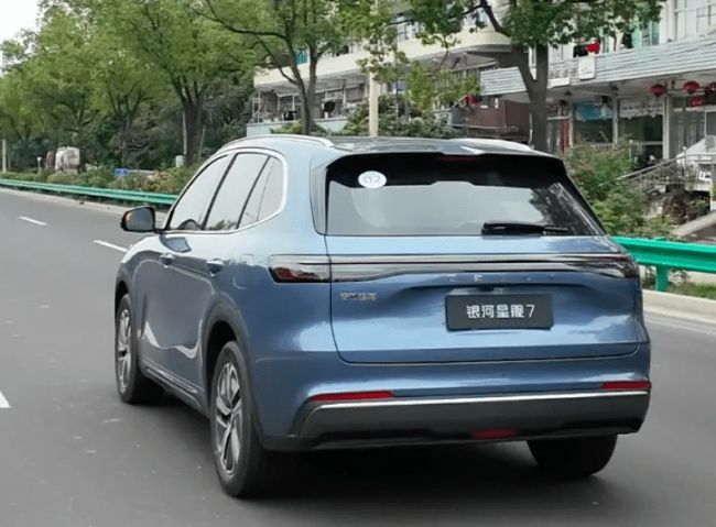 2024/11/Geely-Starship-7-PHEV-1.jpg