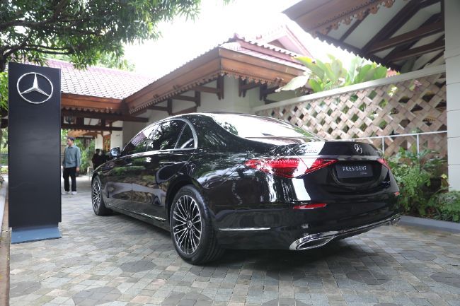 rear exterior Mercedes-Benz S450 President Edition