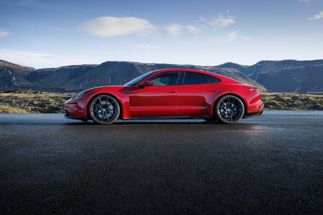 2024/11/New-Porsche-Taycan-GTS-5.jpg