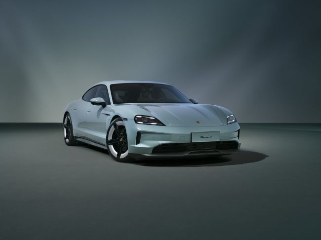 2024/11/New-Porsche-Taycan-4-2.jpg