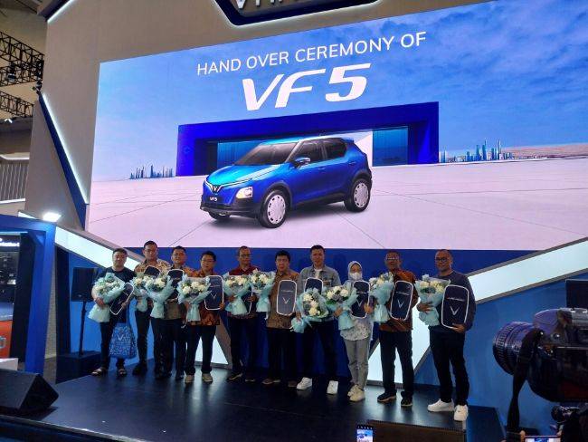 GJAW 2024: VinFast Mulai Distribusikan VF 5 ke Konsumen Indonesia VinFast