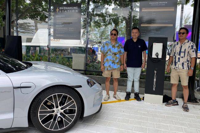 Genapkan 10 Titik, Dua Porsche Destination Charging Terbaru Resmi Hadir di Semarang Porsche Destination Charging Semarang