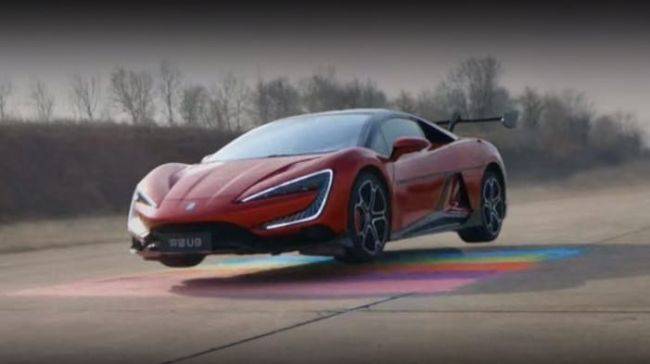 VIDEO: Supercar Listrik BYD Yangwang U9 Bisa "Terbang" Lewati Rintangan BYD Yangwang U9