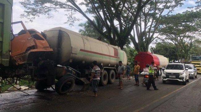 Kendaraan Kena Cairan Kimia di Jalan Dapat Asuransi? Ini Jawabannya Kecelakaan Cairan Kimia