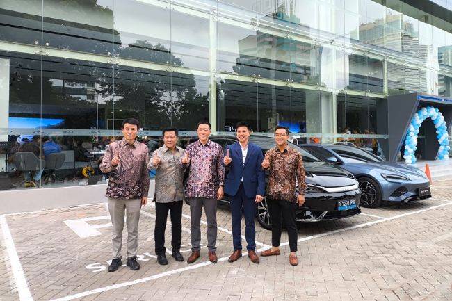 BYD Harmony Slipi Resmi Dibuka, Perluas Jaringan Jadi 34 Cabang BYD Harmony Slipi