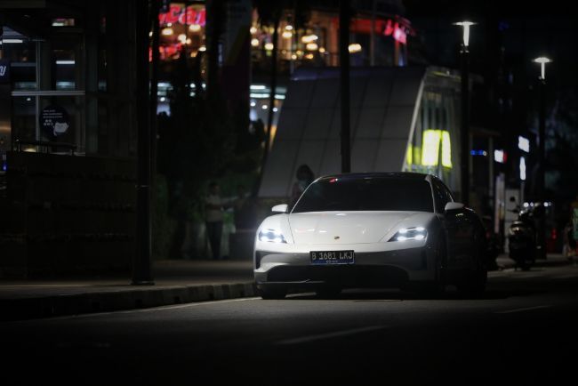 2025/02/Midnight-Test-Drive-New-Porsche-Taycan-2.jpeg