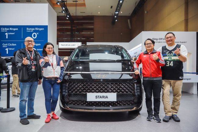 Hyundai Staria