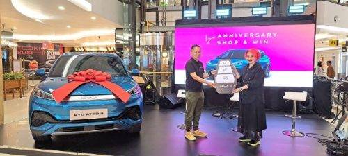 Haka BYD Serahkan Atto 3 ke FX Sudirman, Untuk Hadiah dan Sarana Edukasi Haka BYD Serahkan Atto 3 ke FX Sudirman, Untuk Hadiah dan Sarana Edukasi