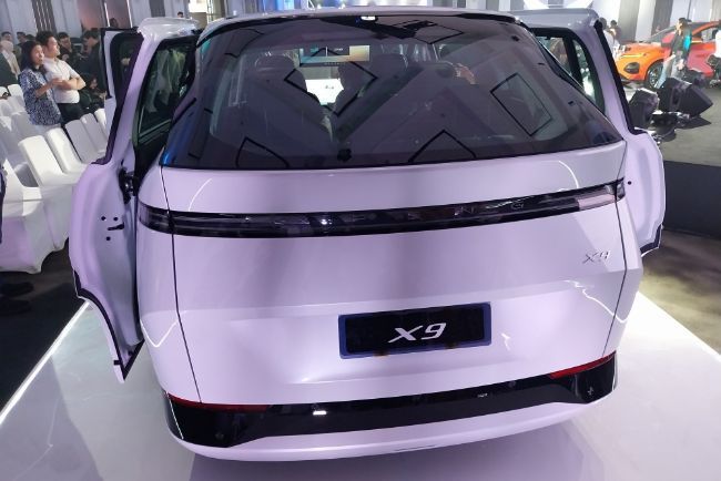 2025/03/Xpeng-X9-15.jpg