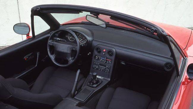 Interior Mazda MX-5 Generasi Pertama