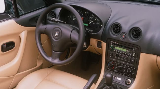 2025/03/1999-mazda-mx-5-miata-interior-1549461867.jpg