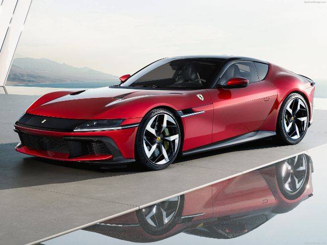 Mengupas Desain Eksterior Radikal Ferrari 12Cilindri Tampak depan Ferrari 12Cilindri