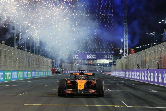 F1: Piastri Kalahkan Verstappen Menang GP Arab Saudi 2025, Klaim Puncak Klasemen Oscar Piastri
