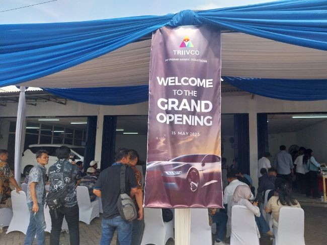 Pembukaan diler mobkas TRIIVCO di Cibubur.
