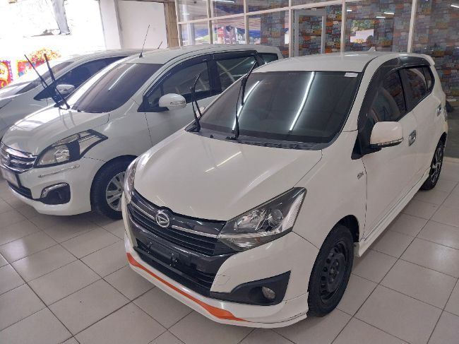 Pembukaan diler mobkas TRIIVCO di Cibubur. 