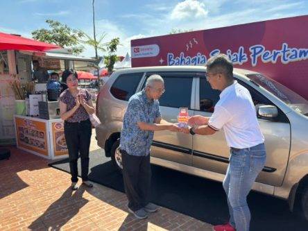 Pelanggan Setia Mendapat Penghargaan di Daihatsu Kumpul Sahabat Tangerang Pelanggan Setia Mendapat Penghargaan di Daihatsu Kumpul Sahabat Tangerang