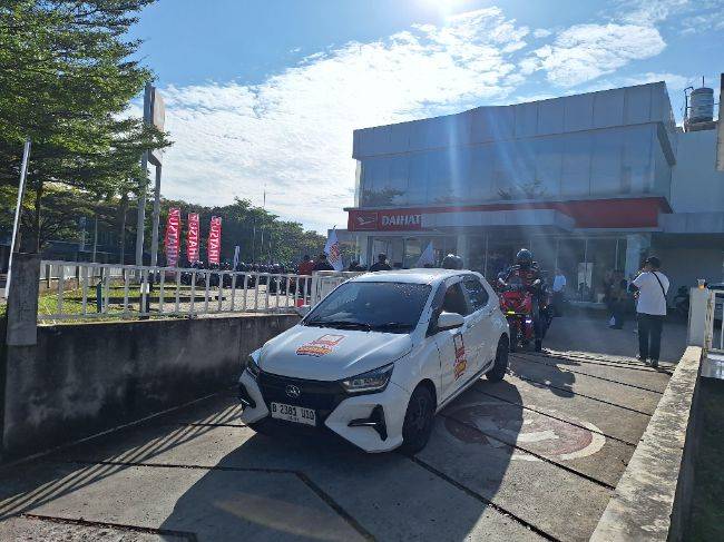 Konvoi Bersama Komunitas Mobil dan Roda Dua di DKS Tangerang 2025.
