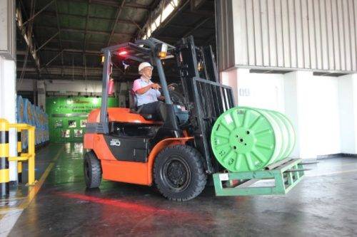 Pabrik Bridgestone Beralih Pakai e-Forklift, Upaya Kurangi 1,7 Ton Emisi CO2 Pabrik Bridgestone Beralih Pakai e-Forklift, Upaya Kurangi 1,7 Ton Emisi CO2