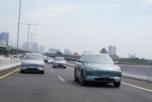 TEST DRIVE: Ajak Geely EX5 ke Bumi Pasundan, Pembuktian Keandalan Performa EV Geely EX5