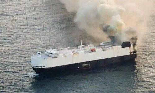 Lagi, Kapal Pengangkut 751 Mobil Listrik Terbakar di Laut Lagi, Kapal Pengangkut 751 Mobil Listrik Terbakar di Laut