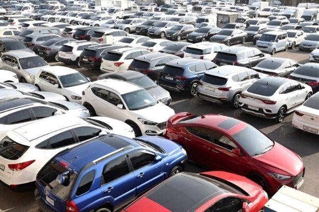 Mobil Bekas Cina Menumpuk
