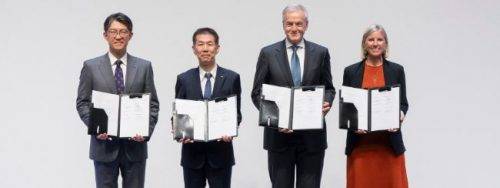 Daimler dan Toyota Perkuat Taring Segmen Niaga, Resmikan Merger Mitsubishi Fuso dan Hino Daimler dan Toyota Perkuat Taring Segmen Niaga, Resmikan Merger Mitsubishi Fuso dan Hino