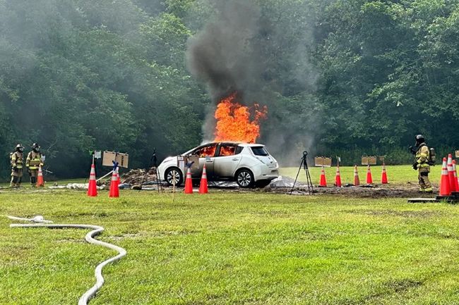 Mobil Listrik Sulit Padam Saat Kebakaran, Ini Penjelasannya Kebakaran Mobil Listrik