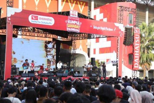 Jakabaring 'Pecah' Oleh Penampilan D'Masiv di Daihatsu Kumpul Sahabat 2025 Jakabaring 'Pecah' Oleh Penampilan D'Masiv di Daihatsu Kumpul Sahabat 2025