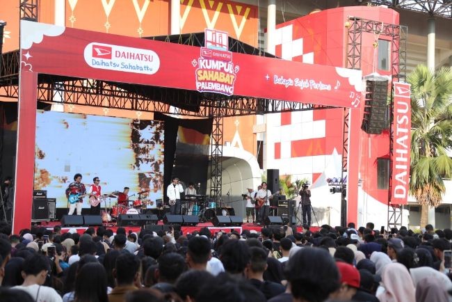 Jakabaring 'Pecah' Oleh Penampilan D'Masiv di Daihatsu Kumpul Sahabat 2025 D'Masiv Daihatsu Kumpul Sahabat 2025 Palembang